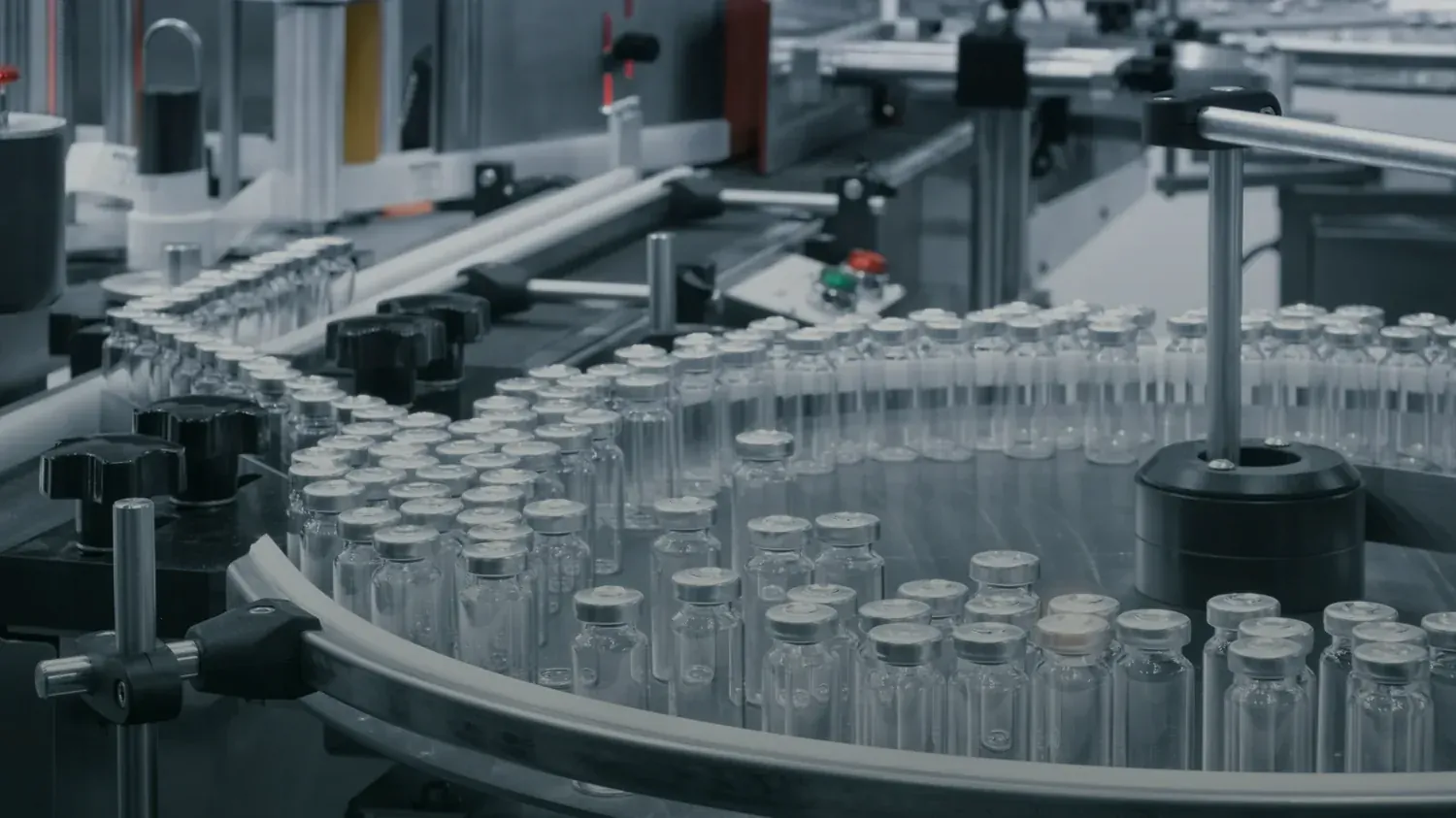 Ligne de flacons pharmaceutiques en production